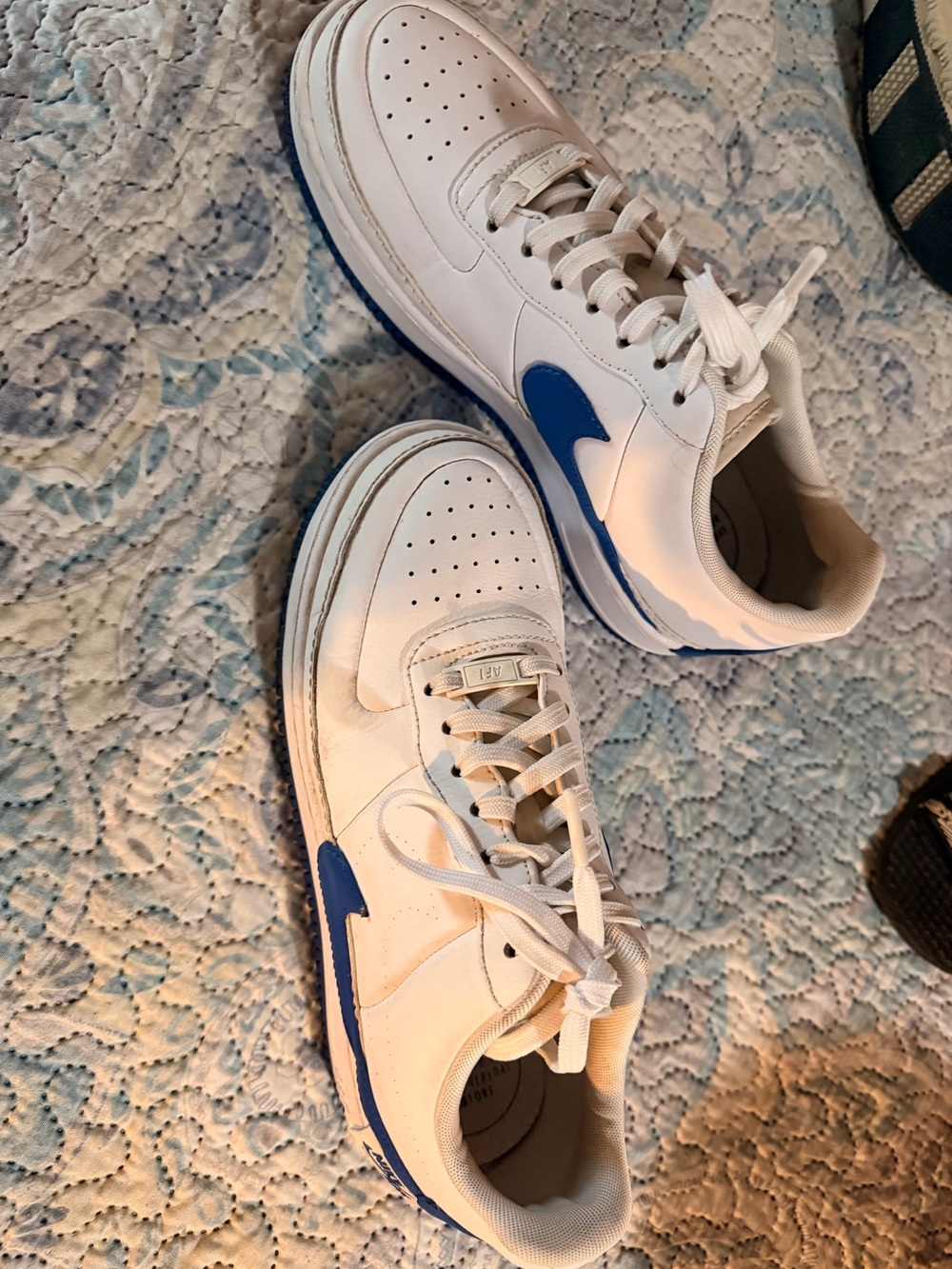 Nike White and Blue Kids Low-Top Sneakers
